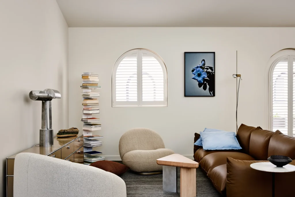 Elegant Living Space with Arched Windows